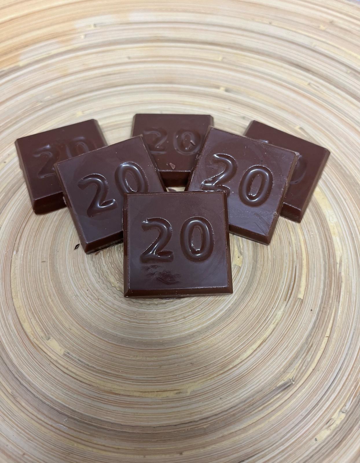 20 Jahre / Zahlen-Schokoladenstückchen 32 Stück