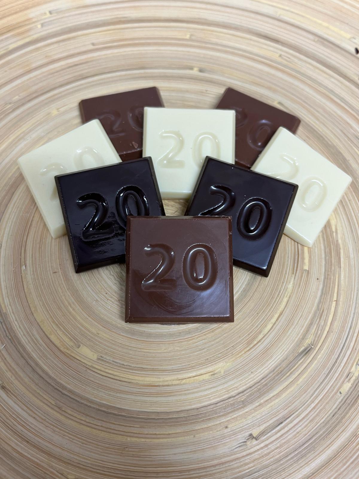20 Jahre / Zahlen-Schokoladenstückchen 32 Stück
