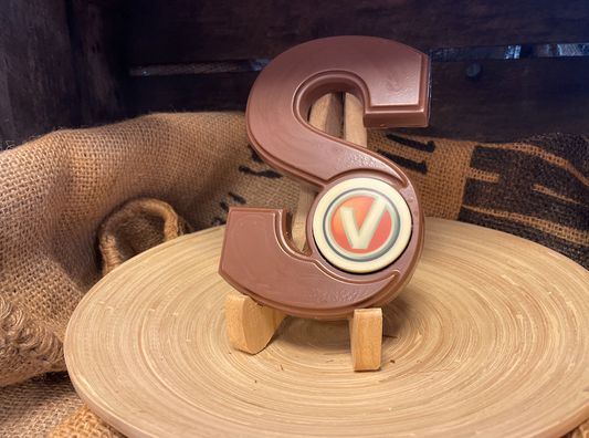 Chocoladeletter E met logo
