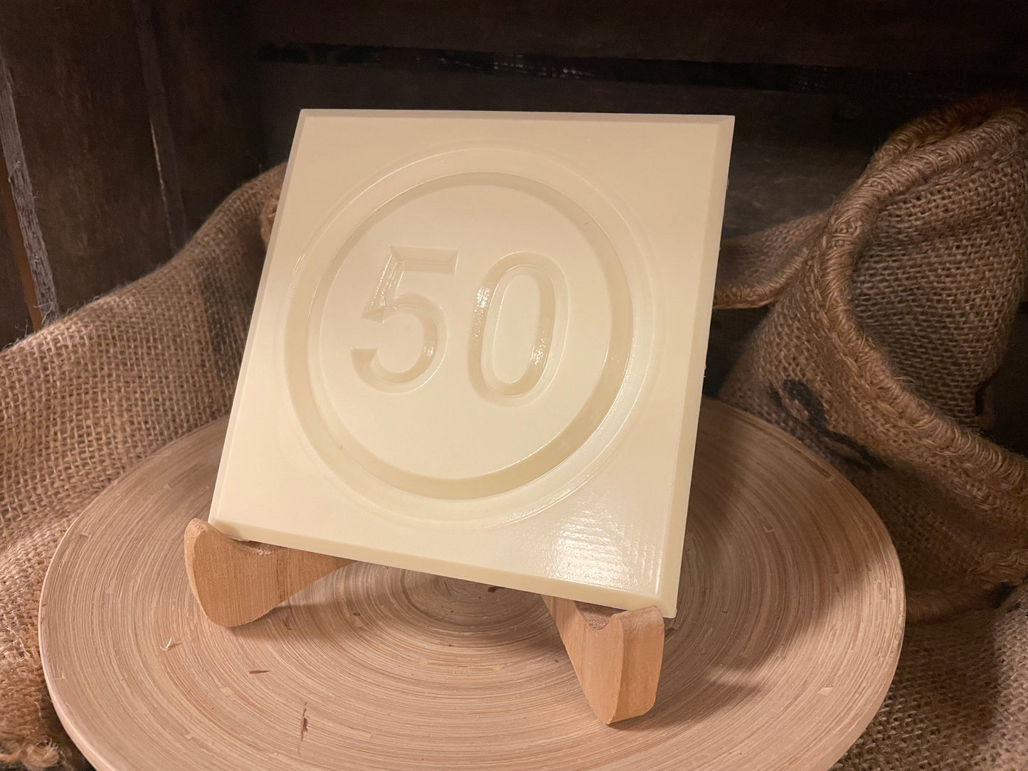 Verkeersbord 50 (jaar) van chocolade