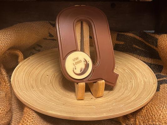Chocoladeletter Q met logo