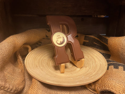 Chocoladeletter R met logo